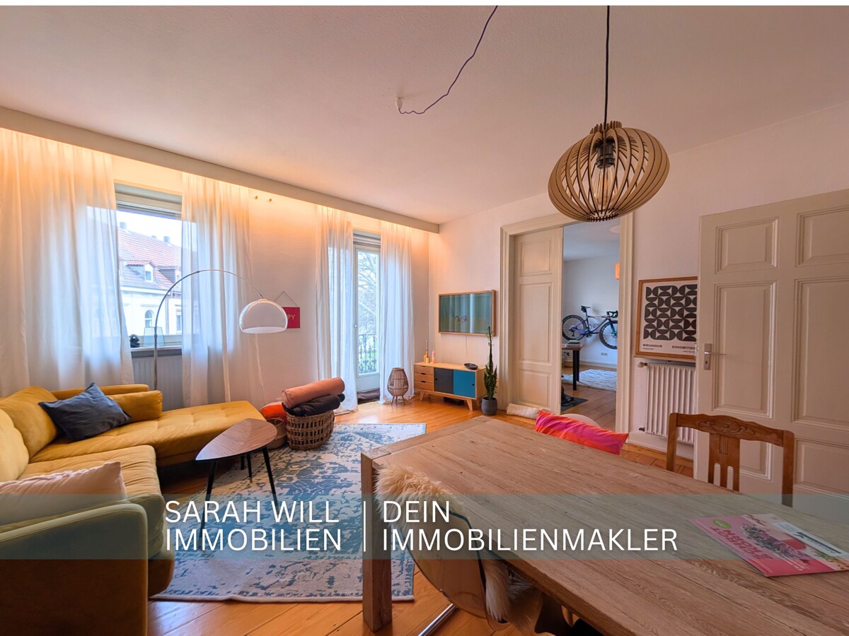 Altbauperle mit hohen Decken, Holzdielen & Balkon mit Blick zum Pfälzer Wald + Garage