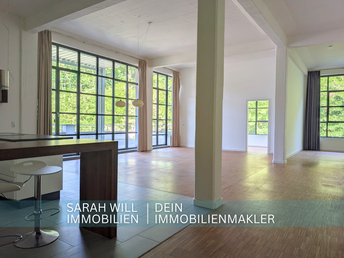 Großzügige Loftwohnung mit Dachterrasse, EBK und TG-Stellplatz in ruhiger Naturlage von Neustadt