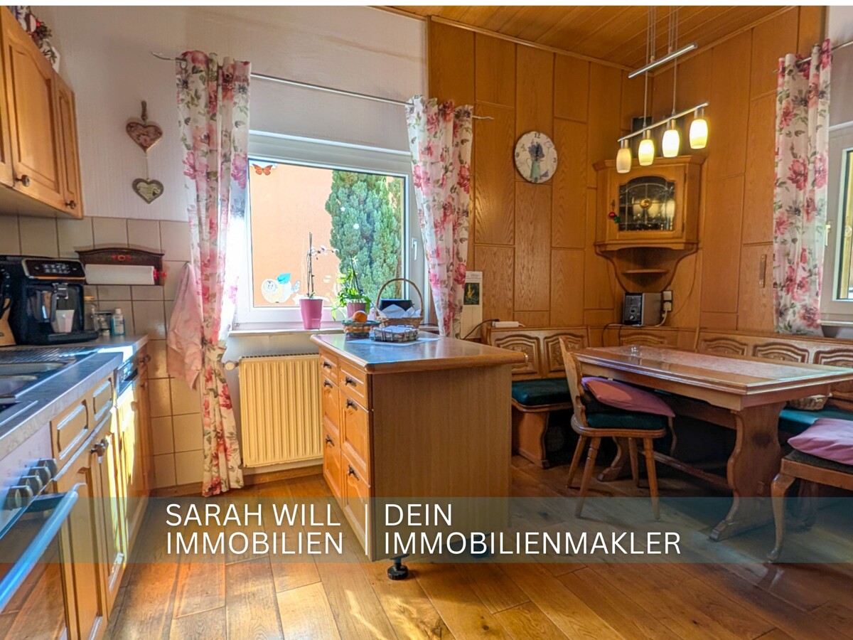 Doppelhaushälfte mit großer Terrasse & Doppelgarage in zentrumsnaher Lage in Neustadt
